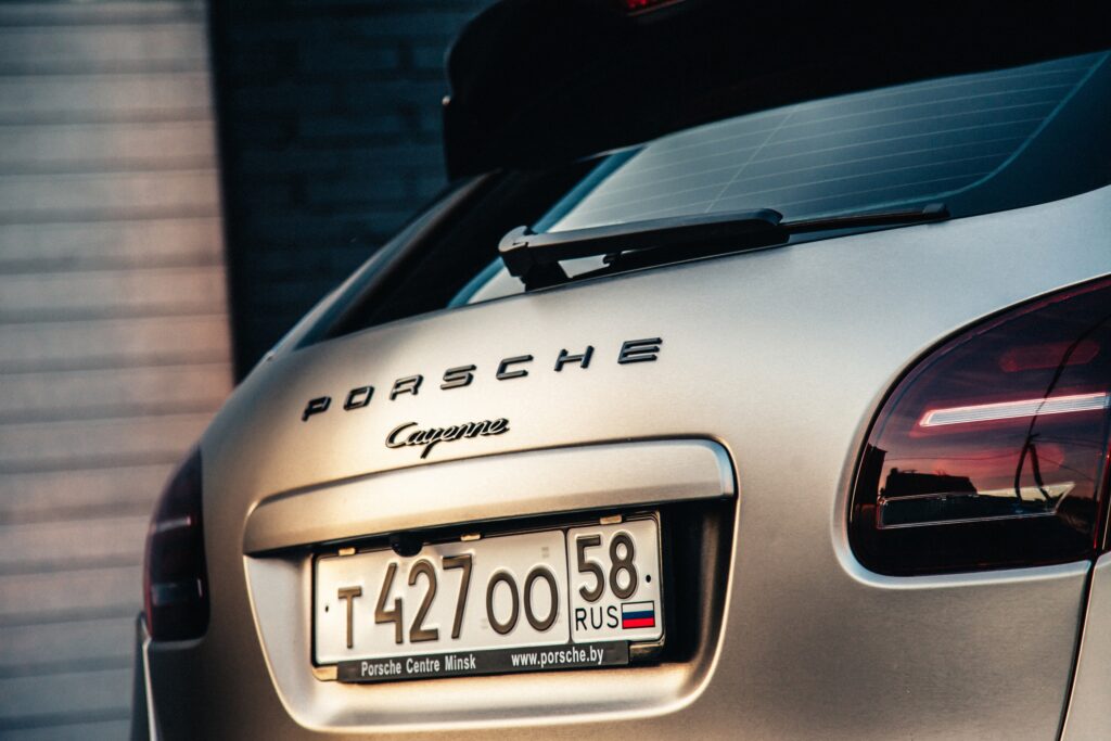 Porsche Cayenne в невероятной пленки под шлифованный алюминий